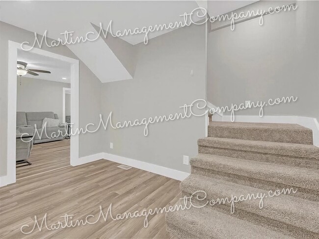 807 W 7th St