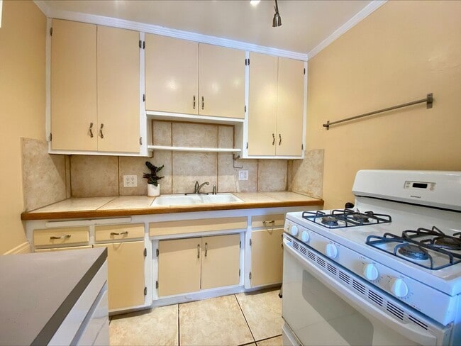 Building Photo - Great North Park Location! Private Fenced ... Unit 3755 32nd St