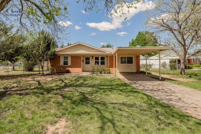 Photo - 1400 Phoenix Dr