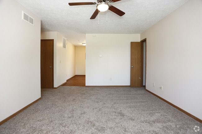 2 BR, 1 BA - living room