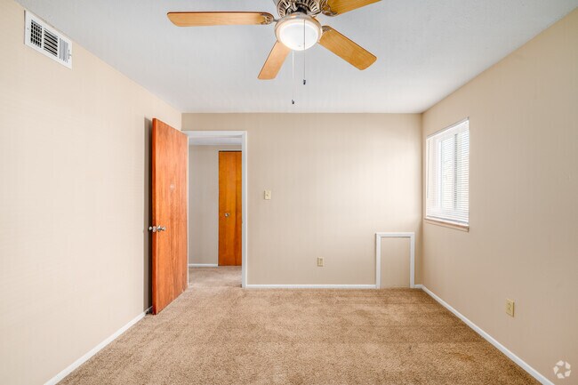 2BR, 2BA - 830SF - Primary Bedroom