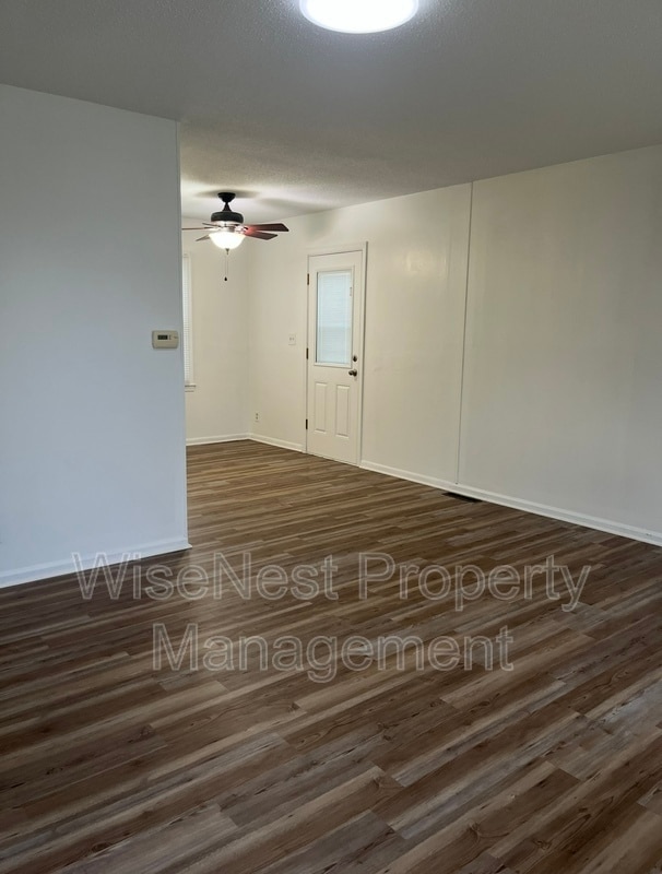 Photo - 805 W 39 St N