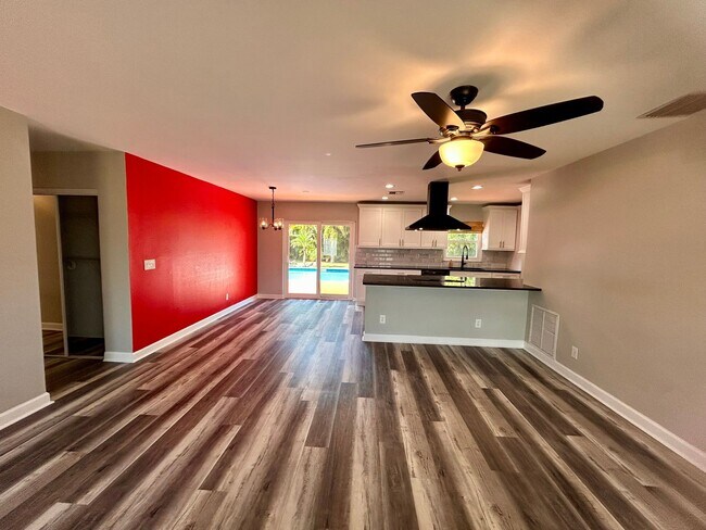 Photo - 316 NW Avens St