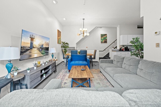 Photo - 160 E Berkeley St Unidad ID1343270P