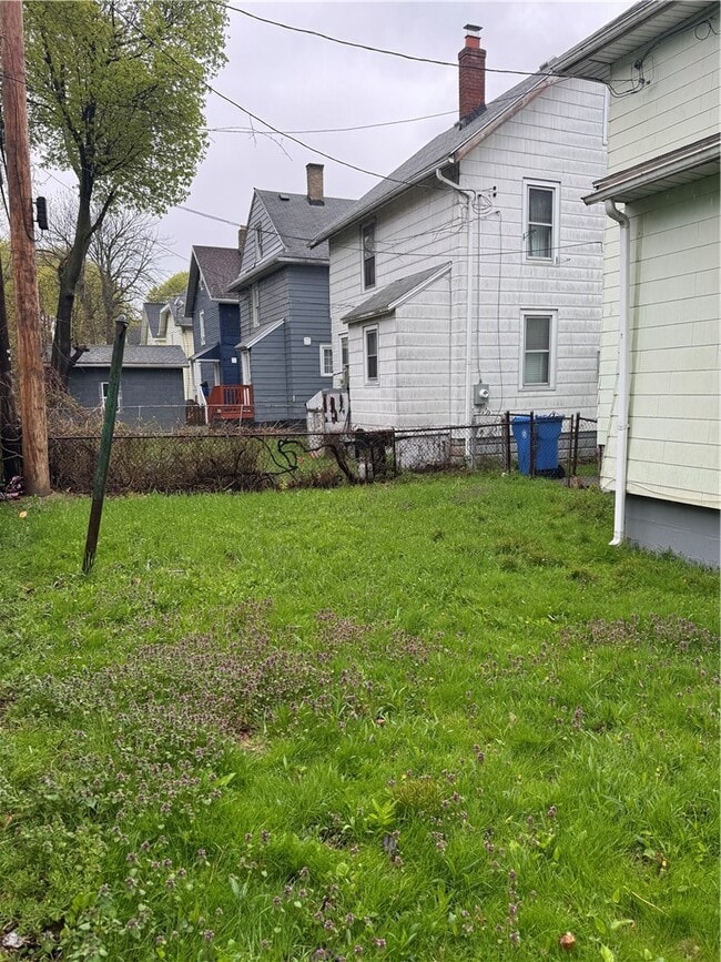 Photo - 239 Weyl St