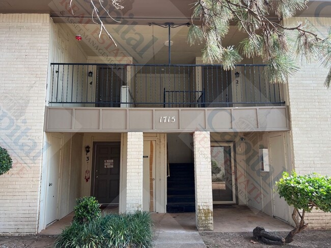 Building Photo - Comfortable 3 Bedroom Apartment