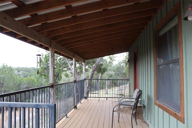 Photo - 961 Buttercup Ln