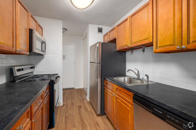 2BR, 2BA -975SF - Kitchen