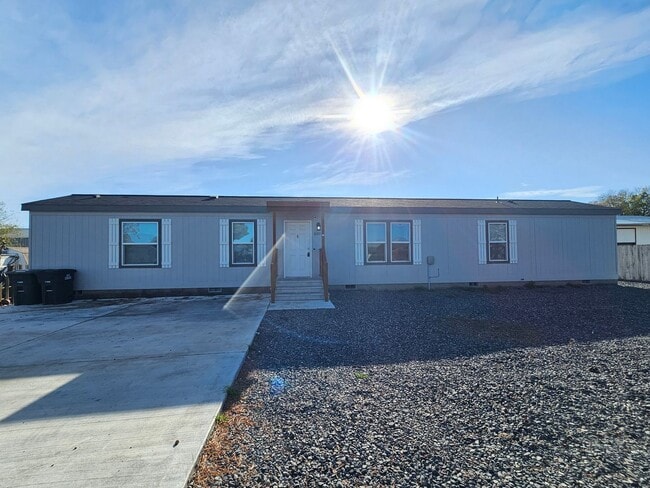 Building Photo - Updated Three Bedroom Home