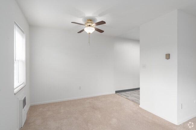 Studio - 550SF - Dining Room