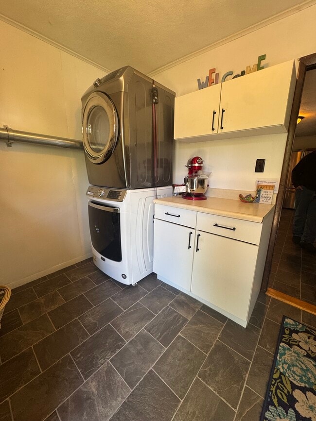 351 N Main St Unit 1