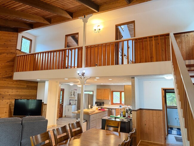 Building Photo - 2916 B Ainaola Drive