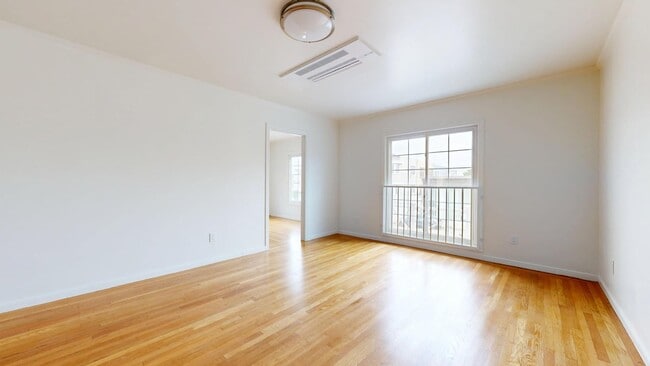 Photo - 2337 Judah St