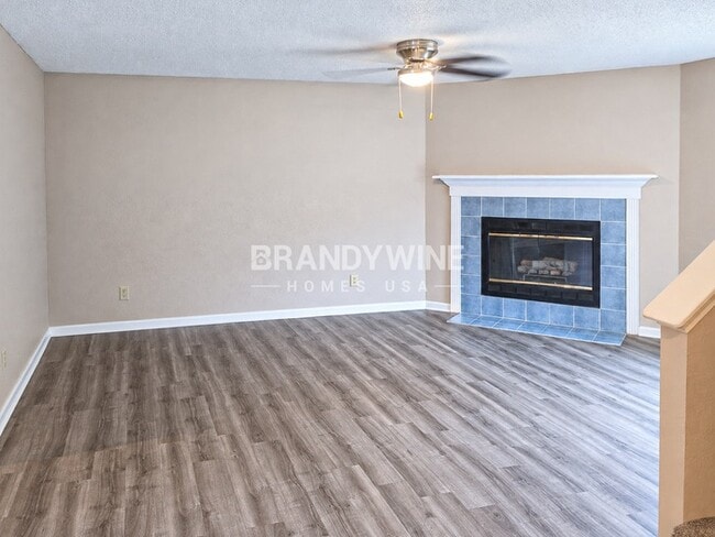4485 Redcliff N Ln