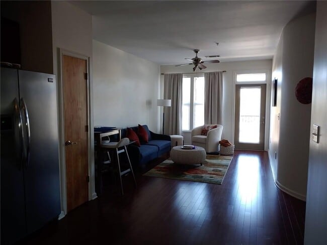 Photo - 898 Oak St SW Unidad 3405