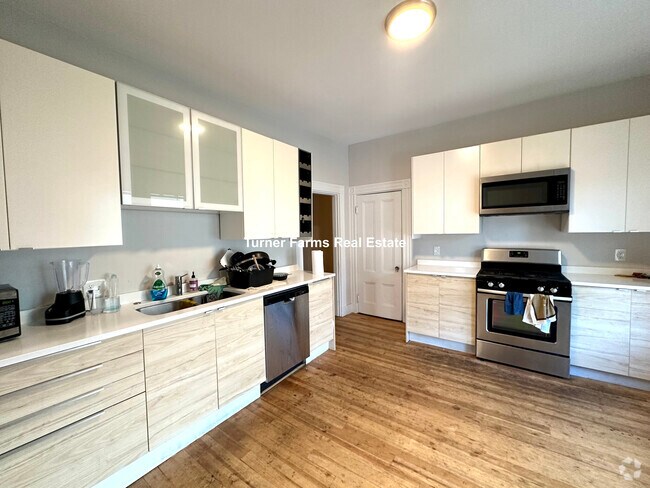 Building Photo - 158 Boston St Rental