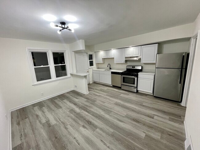 Kitchen - 4114 E Eager St Townhome