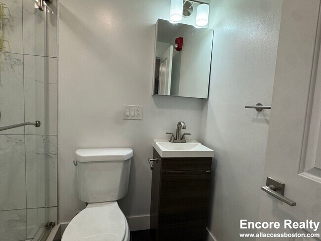 Photo - 270 Newbury St Unidad 16