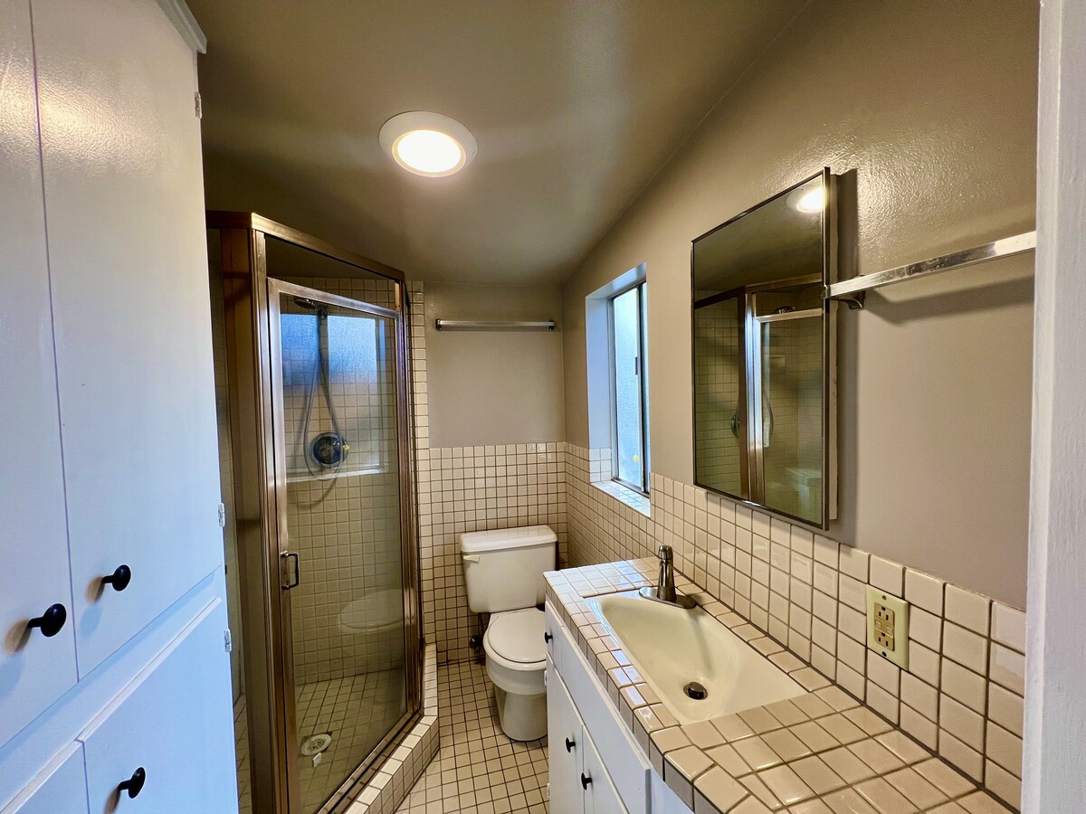 Bathroom - 1226 Middlefield Rd
