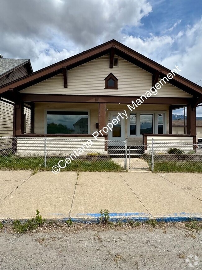 Building Photo - 2 Bed 1 Bath Newly Remodeled Home