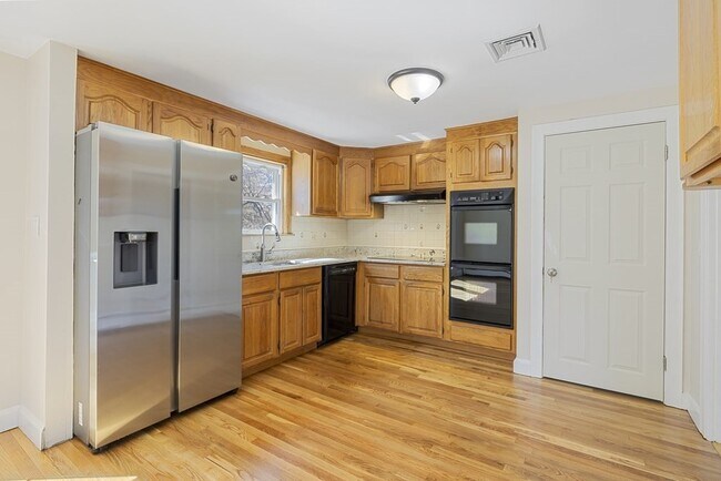 Photo - 160 Ravenswood Rd