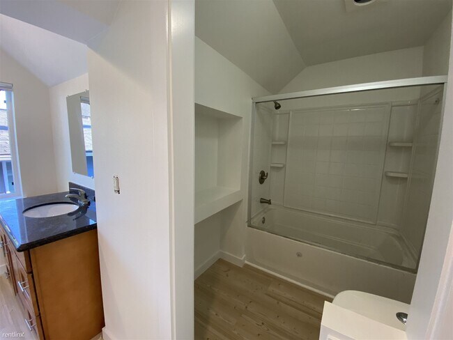 Photo - 4 br, 3 bath Triplex - 8120 Delridge Way S...