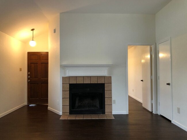 Photo - 208 E Denton Dr Unit 1