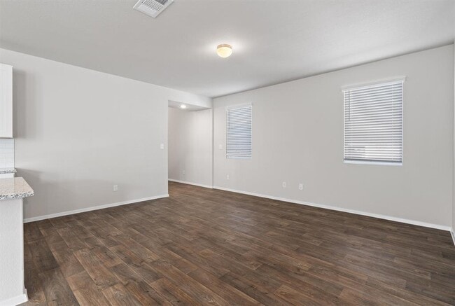 Photo - 2713 Derwent Dr