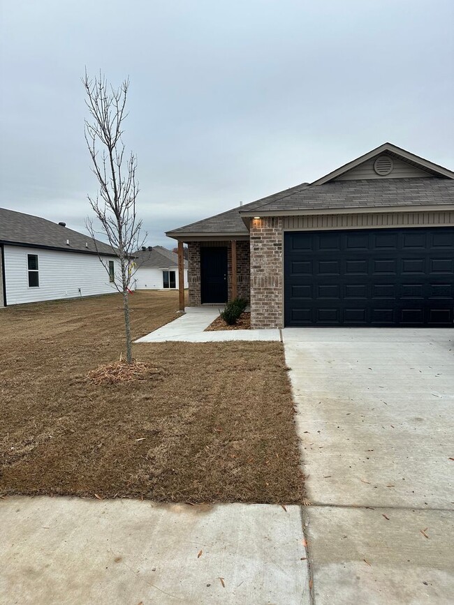 Photo - *Pre-leasing* NEWER Three Bedroom | Two Ba...