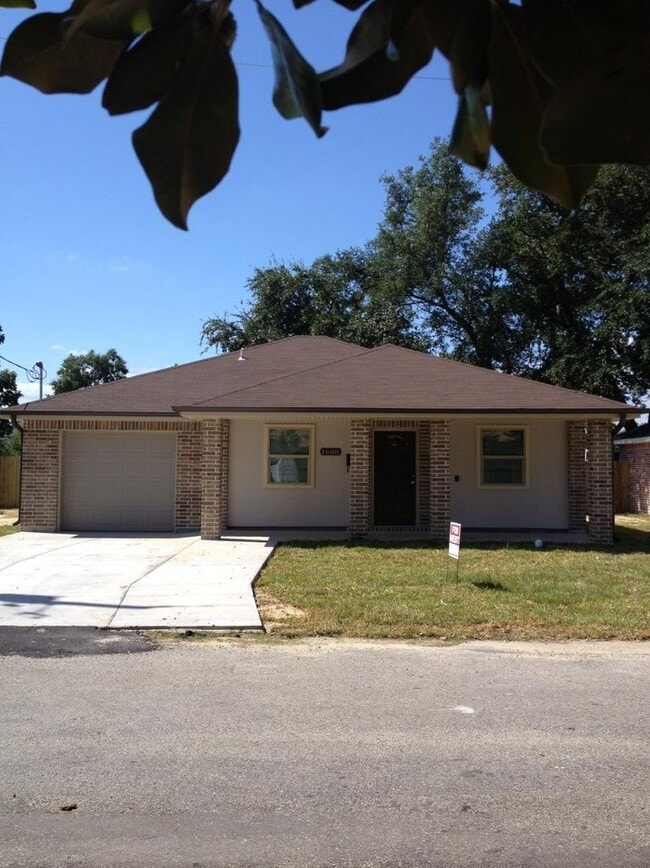 Building Photo - November Movein Rental