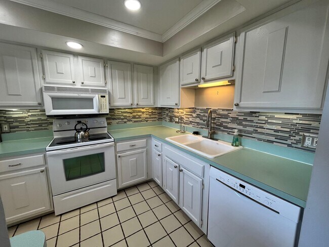 Photo - 995 La Guna Dr