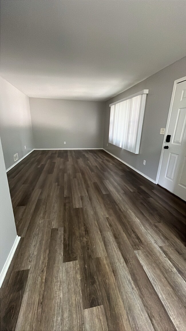 Photo - 2050 Hebron Ave