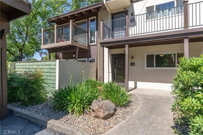 Photo - Freshly remodeled 1 bedroom apartment close to downtown Unit 25