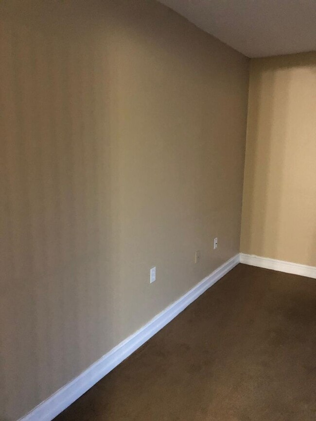 Building Photo - Green Tee - # 317 Unit # 317