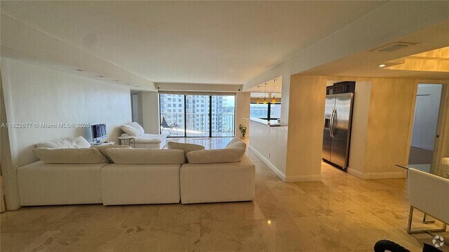 Building Photo - 18181 NE 31st Ct Unit 1009 Rental