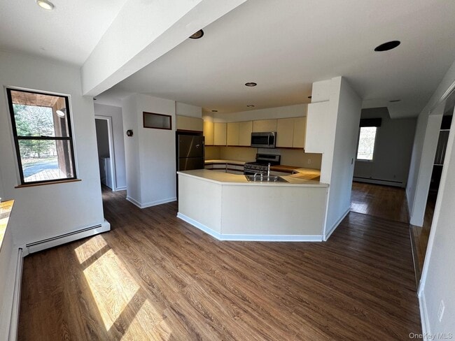 Photo - 2581 Roanoke Ave