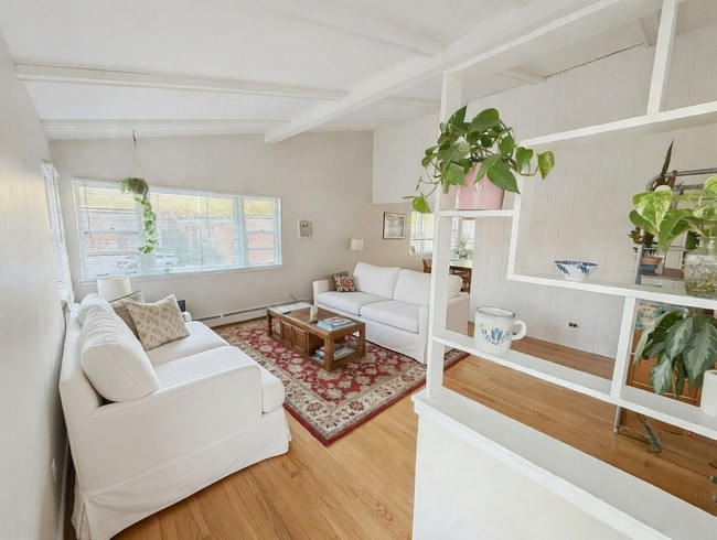 Building Photo - 921 College Ave Unit #B