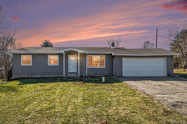 Building Photo - 880 Hemingway Rd