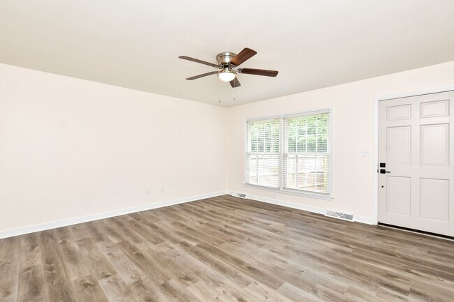 Photo - Tour Today! Beautiful redesigned corner co... Unidad 3141 Orleans Court