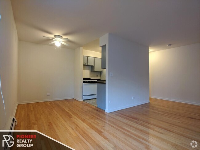 Building Photo - 531 W Aldine Ave Unit 401 Rental