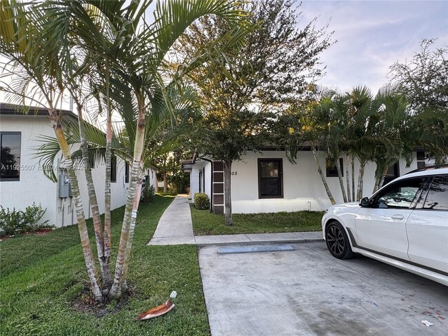 Building Photo - 605 NW 3rd