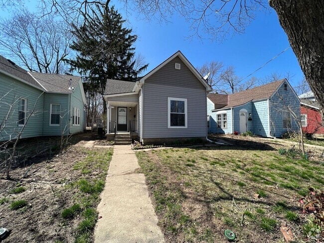 Building Photo - COMING SOON! Adorable Newly Fixed Up Home!