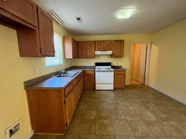 Photo - 212 Oak Grove Ave