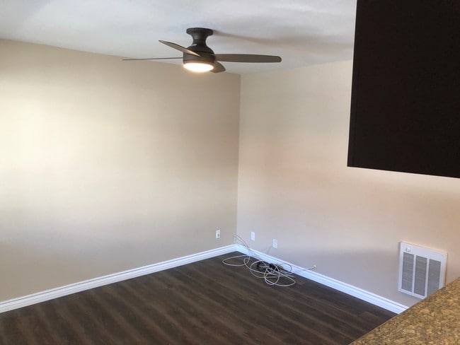 Living room - 2118 Ernest Ave Unit B