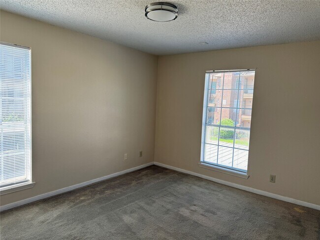 Photo - 2121 Hepburn St Unit 1102