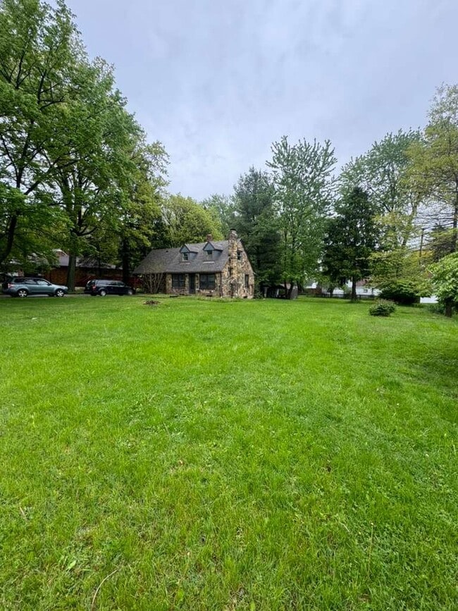 Photo - 2093 Newcome St