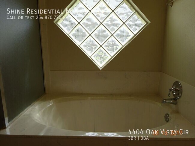 Photo - 4404 Oak Vista Cir