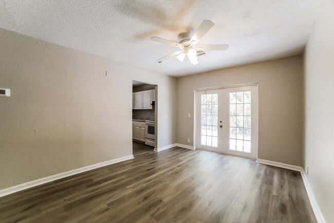 Photo - 521 SW 11th Dr