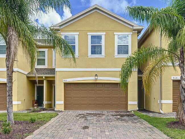 Building Photo - Available Now!  Charming 3-Bedroom Townhou... Rental