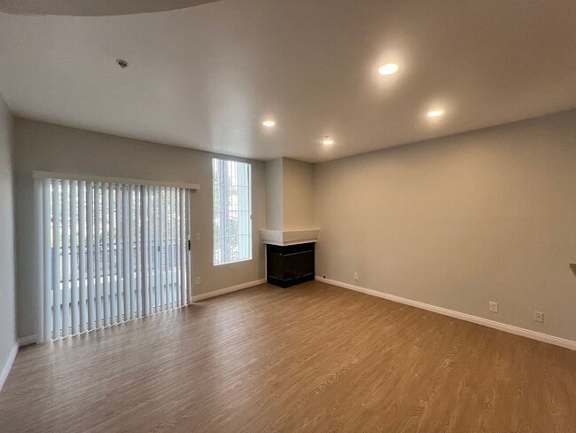 Photo - 16070 Sunset Blvd